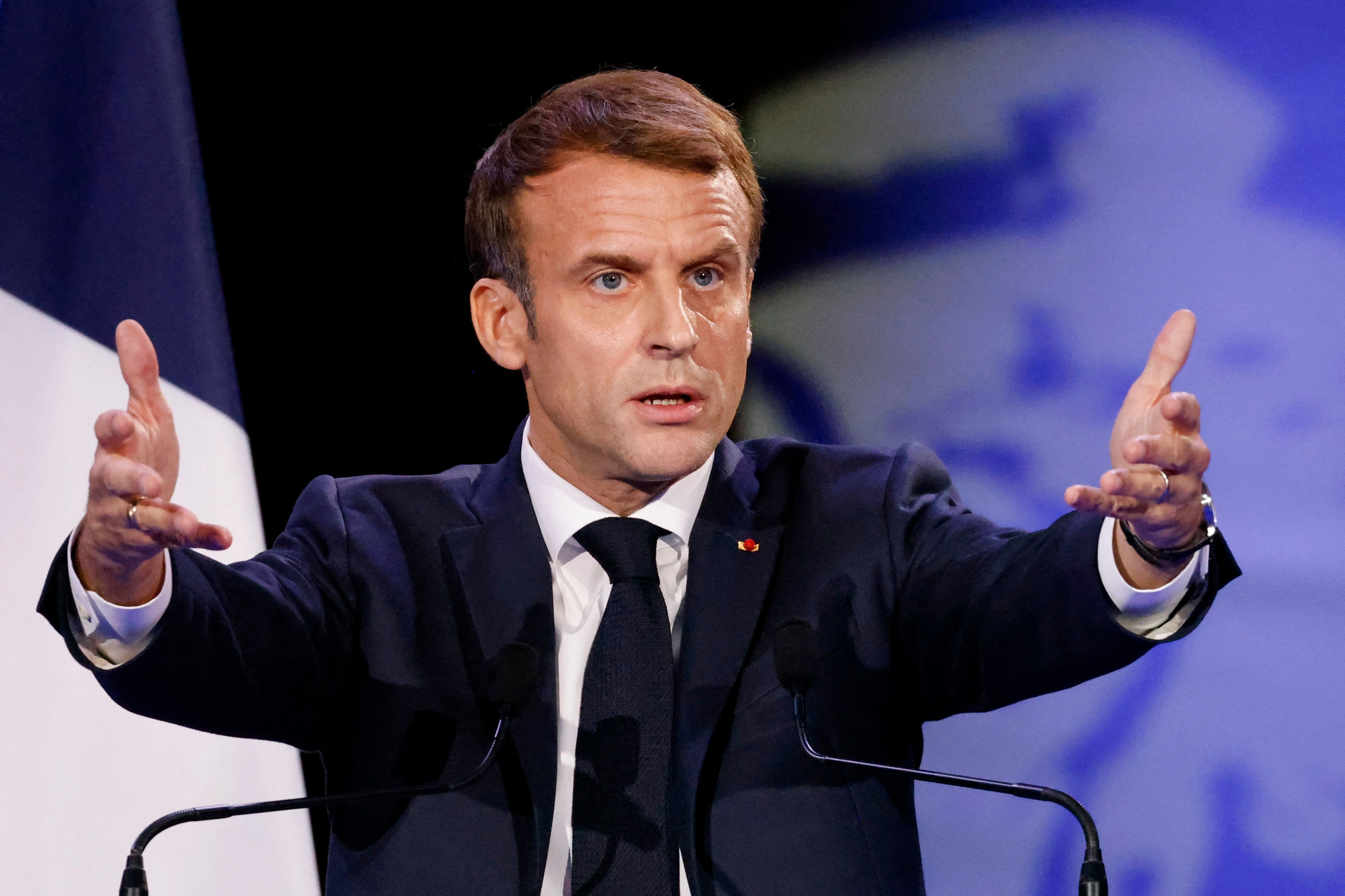 Crisis en Francia: Macron asegura que quiere "fastidiar" a los antivacunas