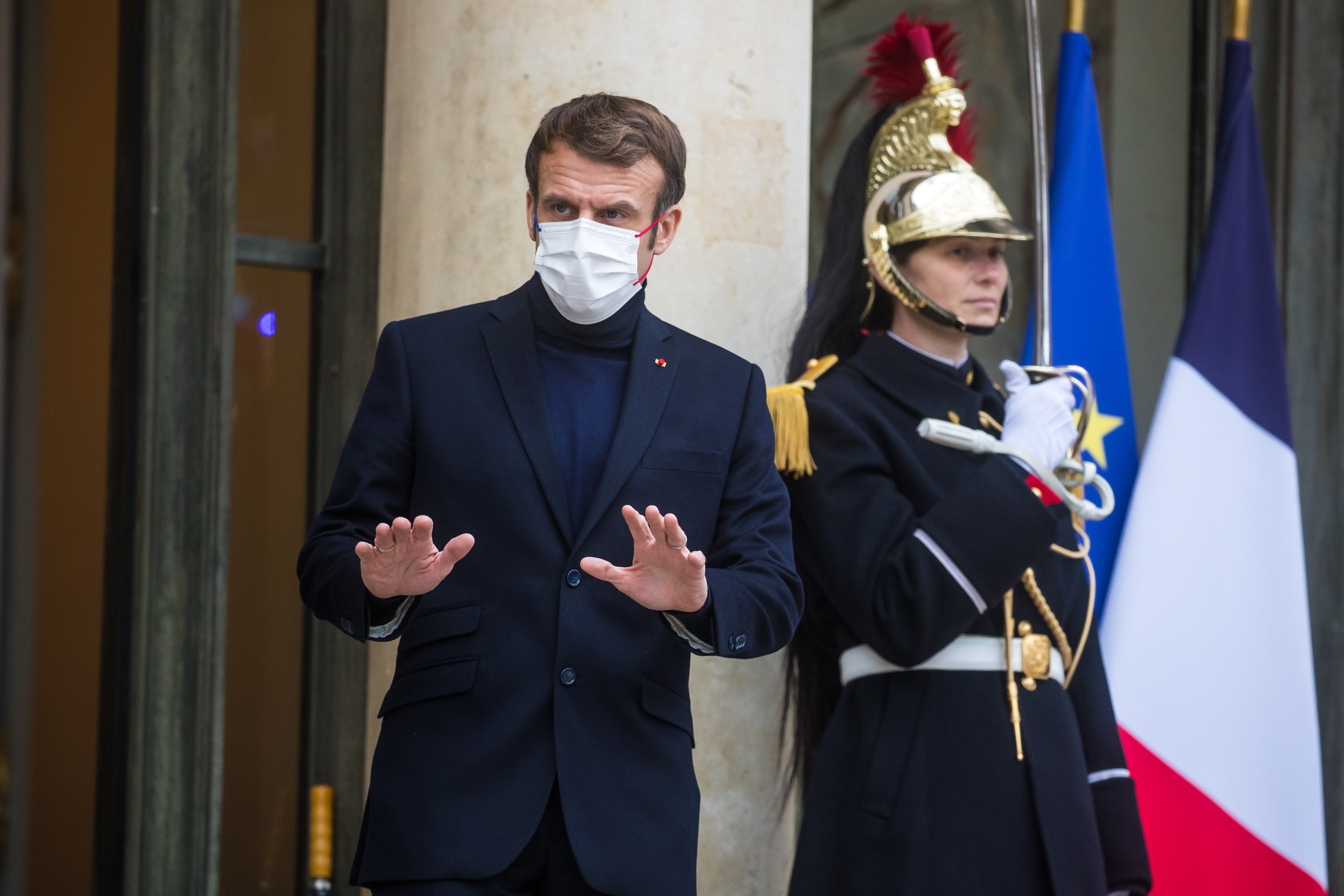 El neguit de Macron: 332.000 nous contagis en un dia, un 20% més