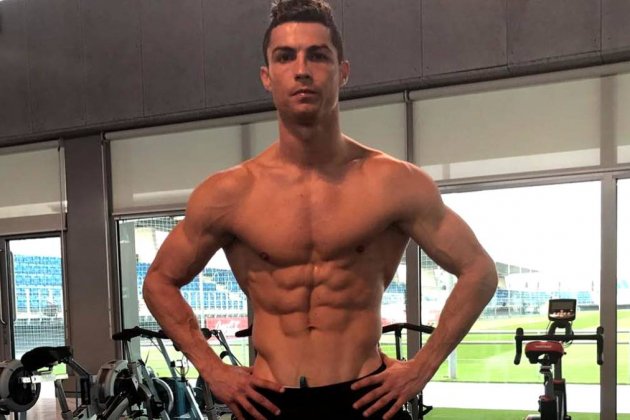 Cristiano Ronaldo luce abdominales : REDES