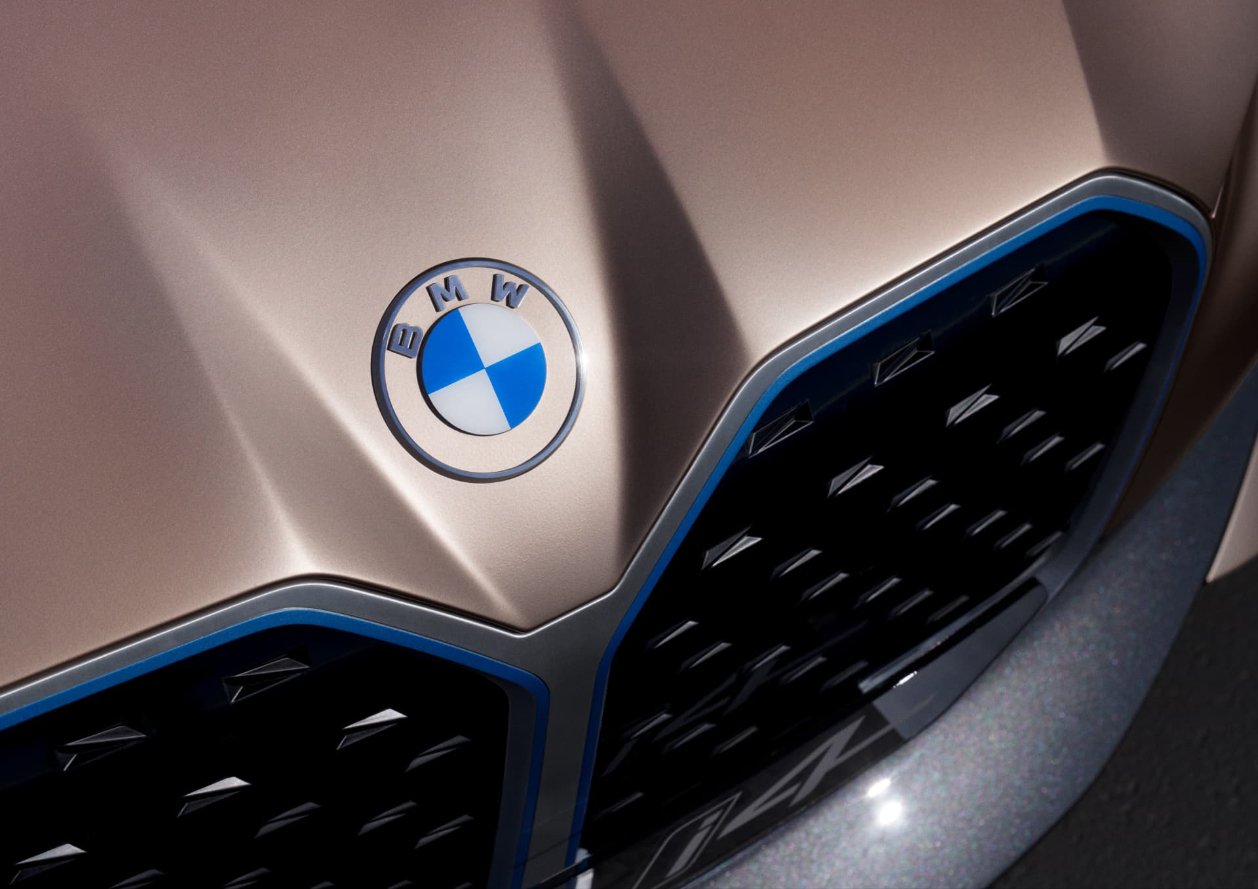 BMW té una nova pintura per als seus cotxes que canvia de color