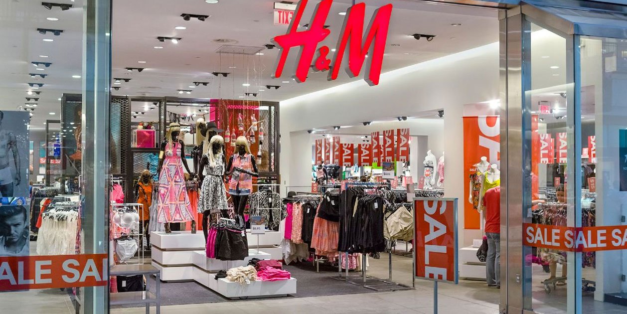 La faldilla fetitxe de les executives costa 15,99 euros a H&M