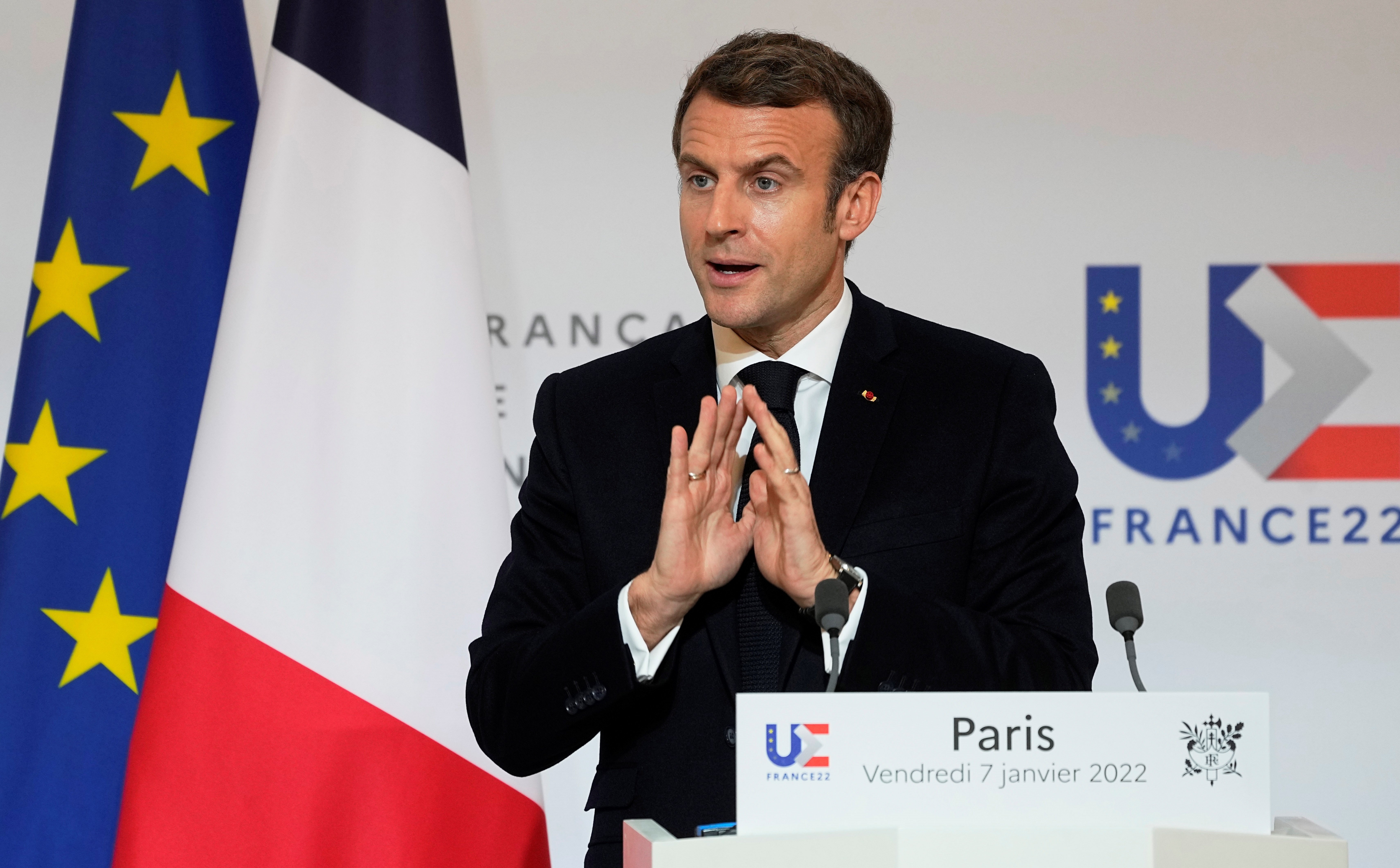 Macron revela por qué dijo "emmerder" a los antivacunas