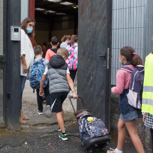 USTEC denuncia que un 30% de les baixes dels docents per covid queden sense cobrir