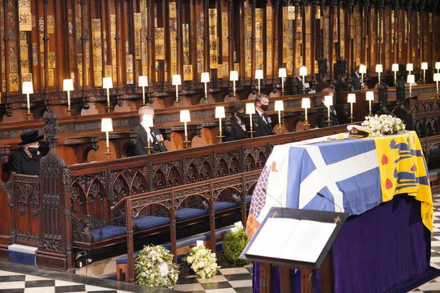 La reina Isabel II sufriendo en soledad con los protocolos del covid