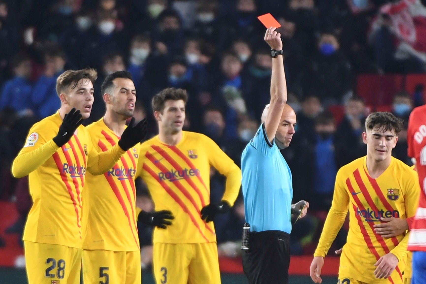 El Barça sucumbeix a l'empenta del Granada i segueix fora de Champions (1-1)