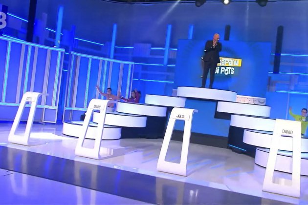 Llucià Ferrer en un Atrapa'm si pots con niños TV3