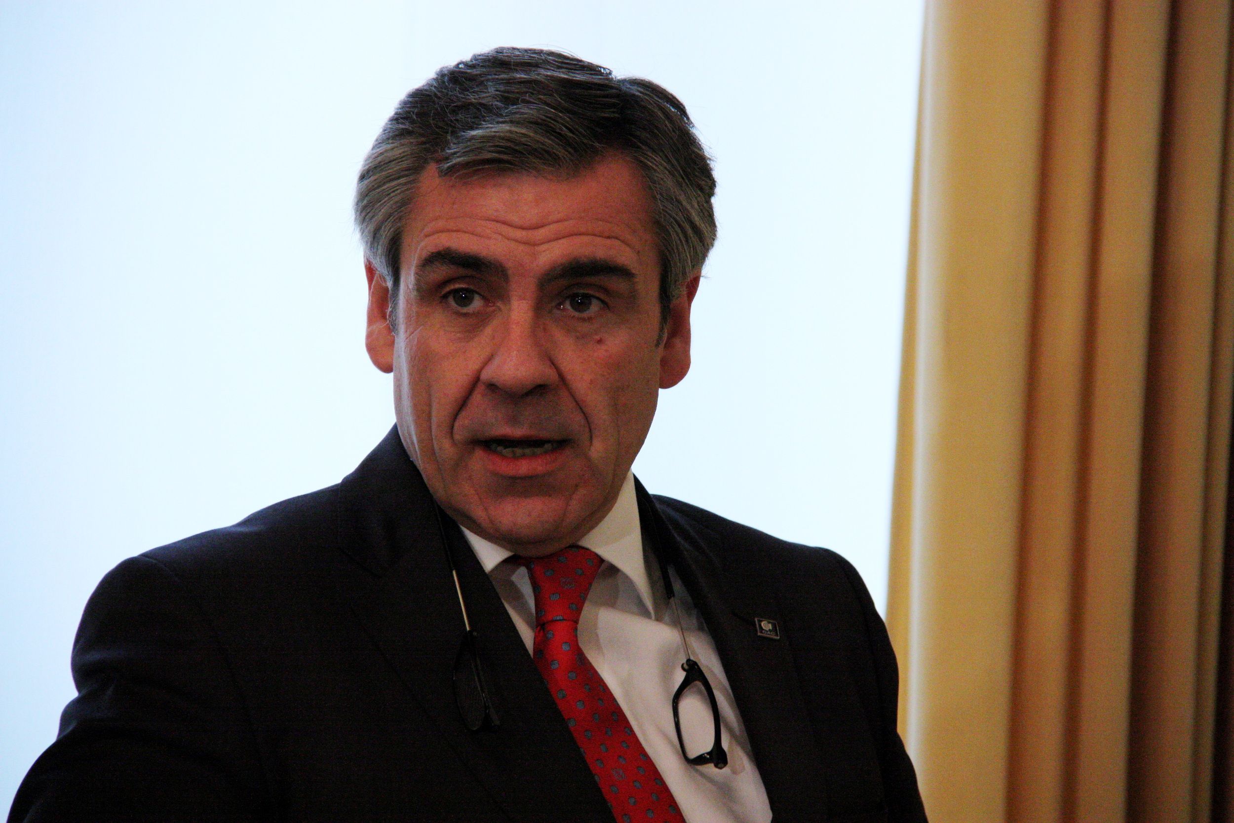 De Alfonso avisa que no hi ha base legal per destituir-lo