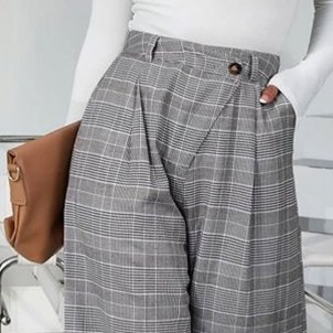 Pantalón de pierna ancha, de vestir, con el cuadro que está ahora de moda y  en Shein por 12 euros