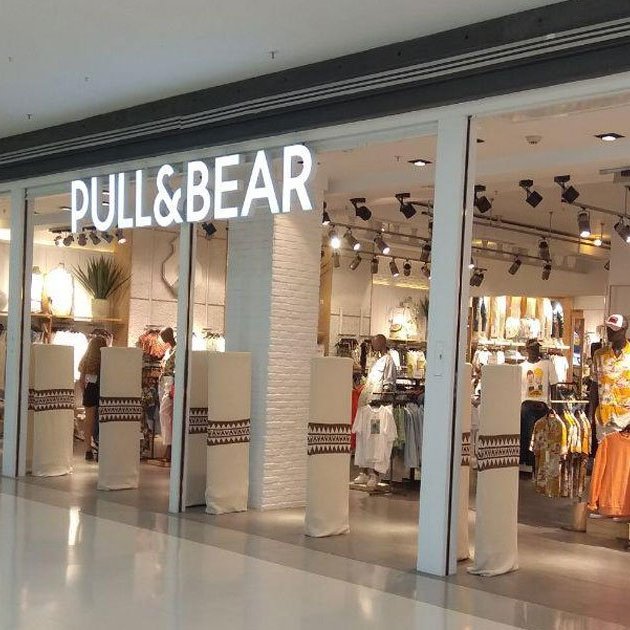 Decimos “SÍ”, y al nuevo pantalón con raya diplomática de Pull&Bear