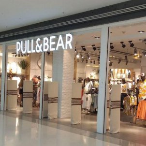 El 10 a les rebaixes de Pull&Bear és per a les botes altes efecte pell de cocodril