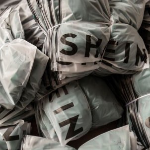 La brusa més venuda a Shein té l'estil Sara Carbonero, mànigues amples, transparències i costa 13 euros