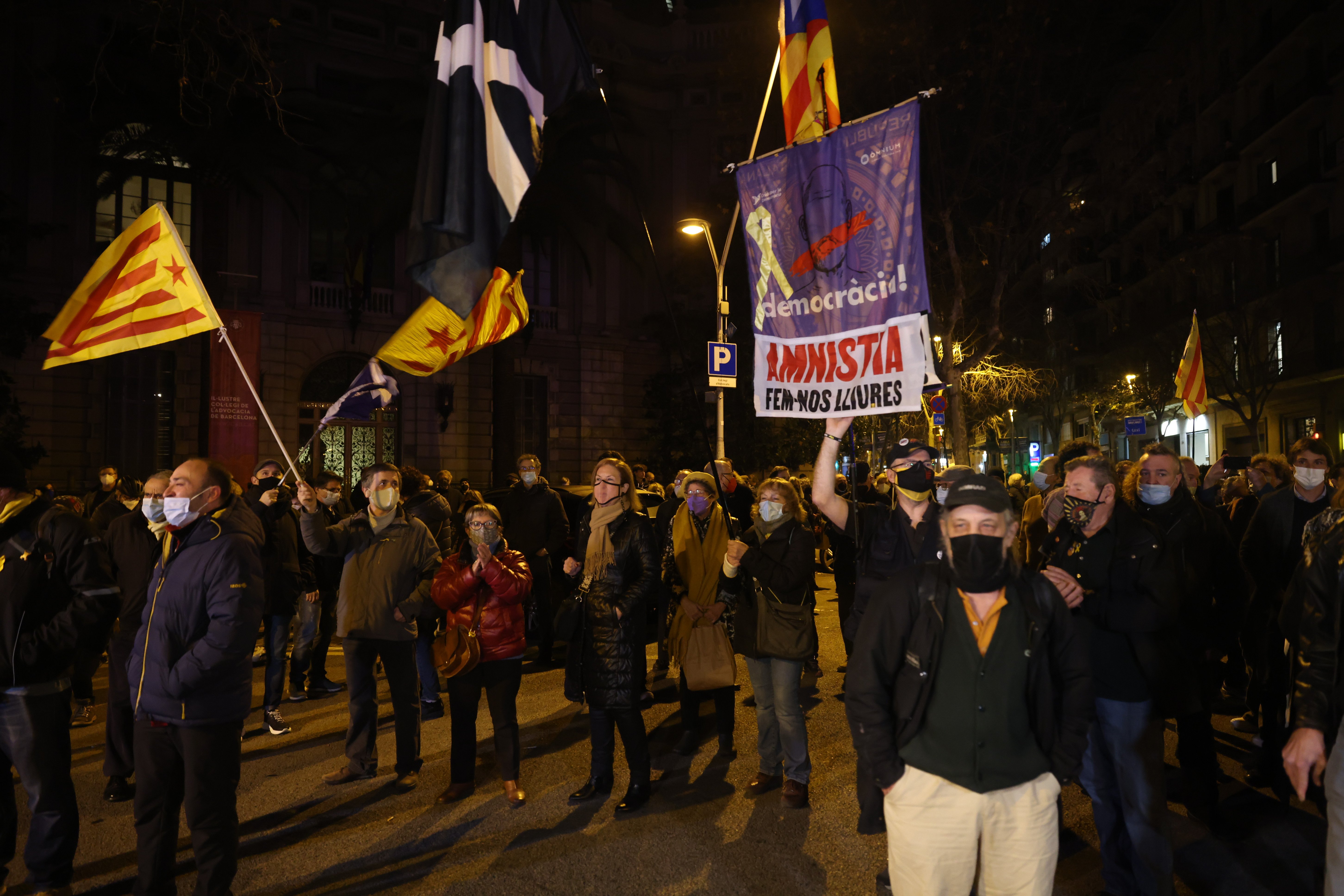 Protesta en Barcelona reclamando la verdad del 17-A y contra un "estado terrorista"