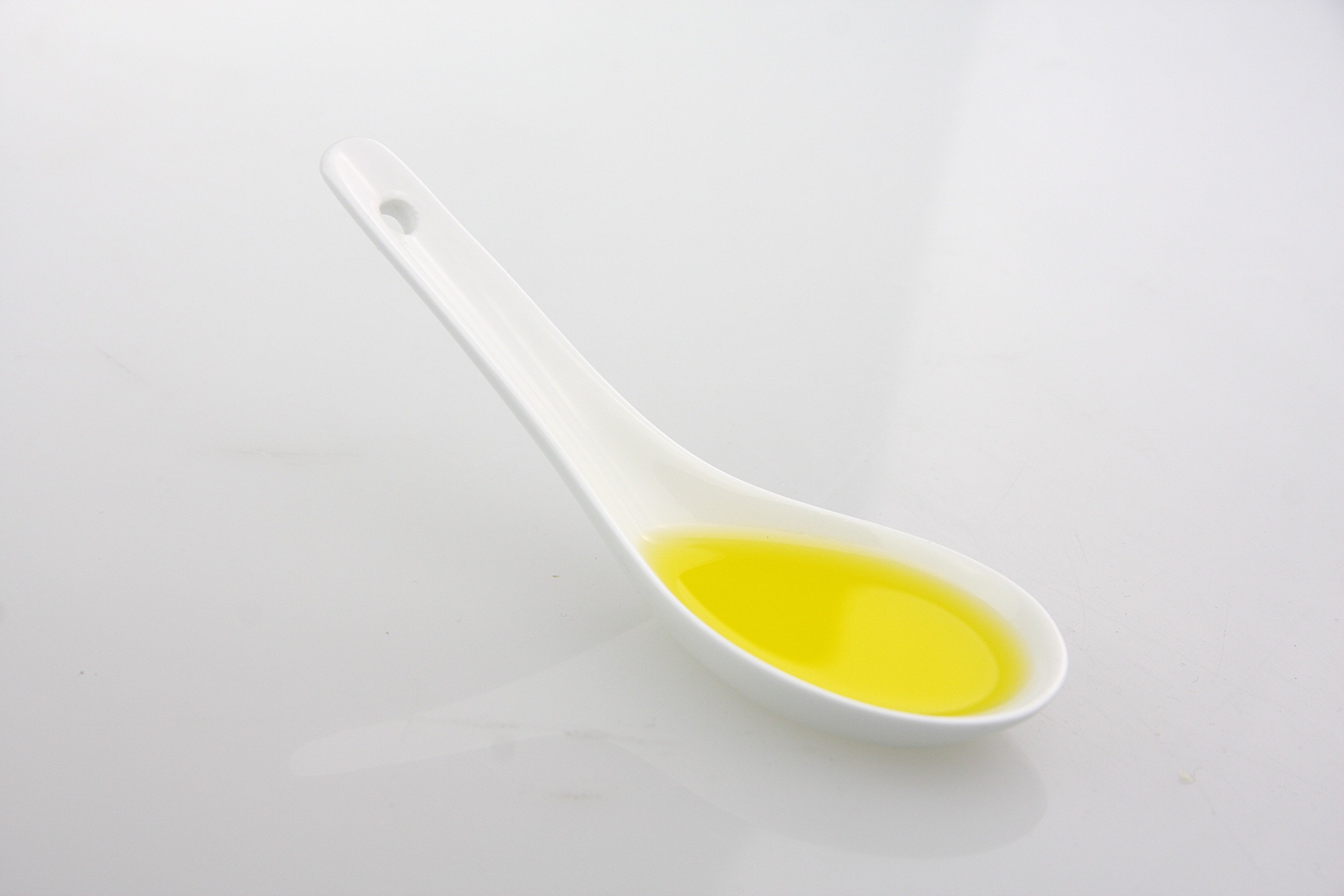 Cuchara con aceite de oliva