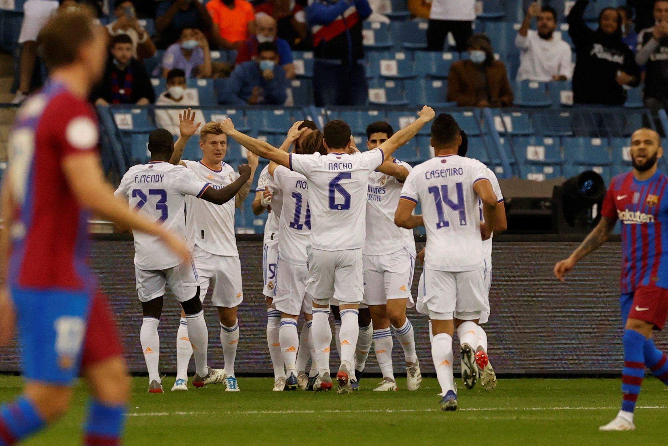 El Barça cau a la pròrroga tot i resistir contra el Reial Madrid a la Supercopa d'Espanya (2-3)