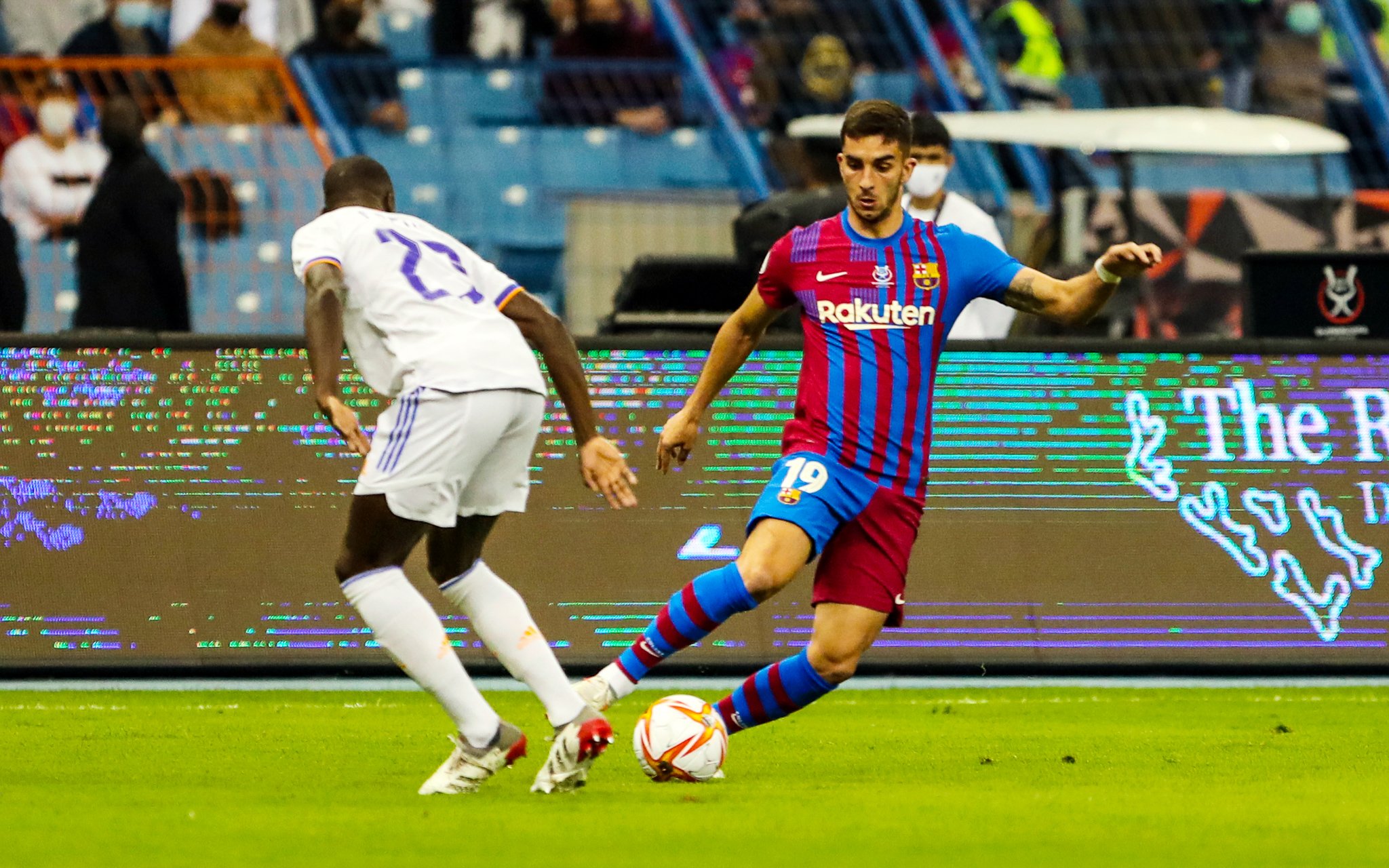 Ferran Torres desata una guerra fría en el Barça, o le pagan lo mismo o se va