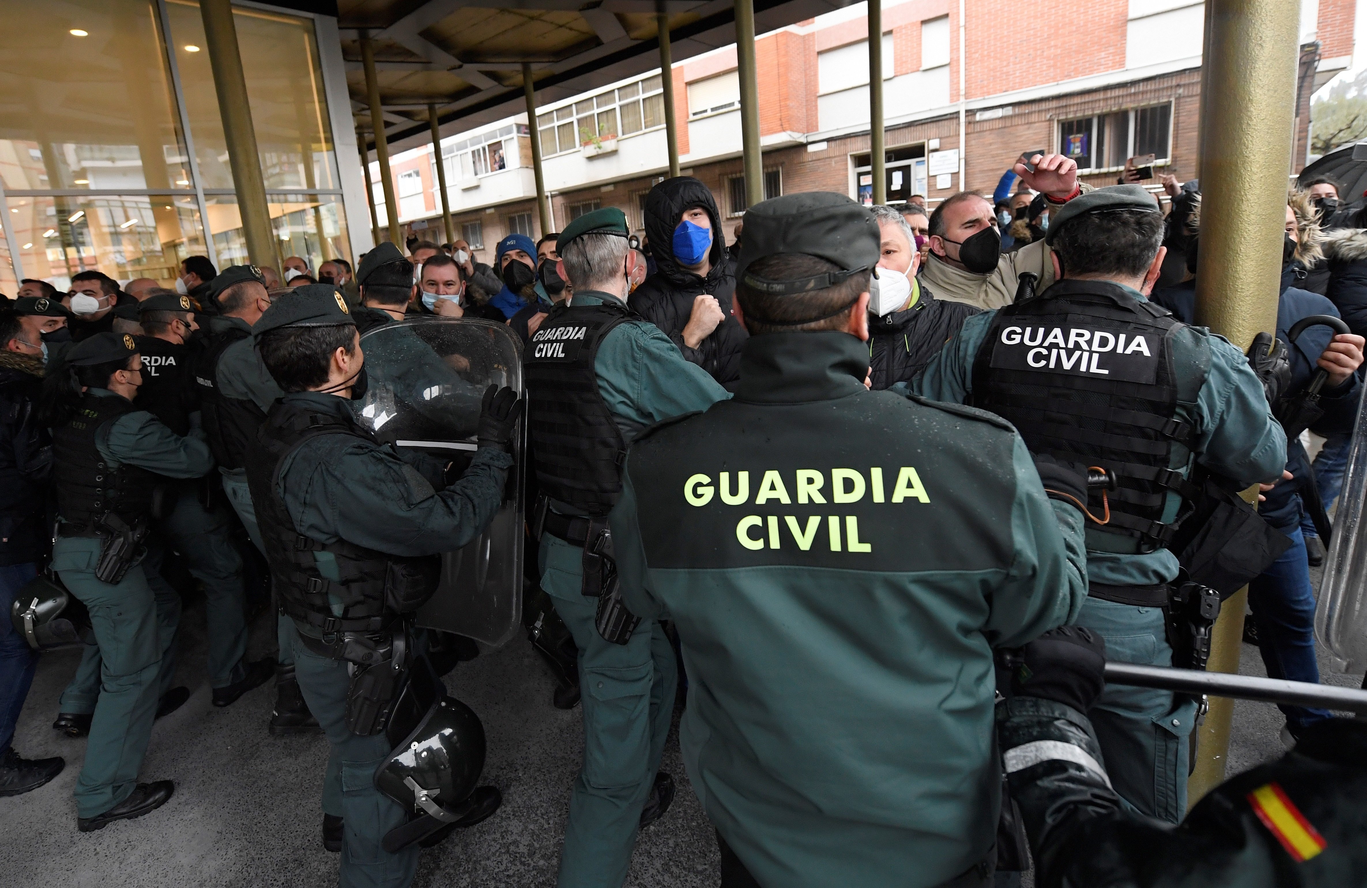 Marlaska premiará a los policías españoles destinados en Catalunya con sobresueldos