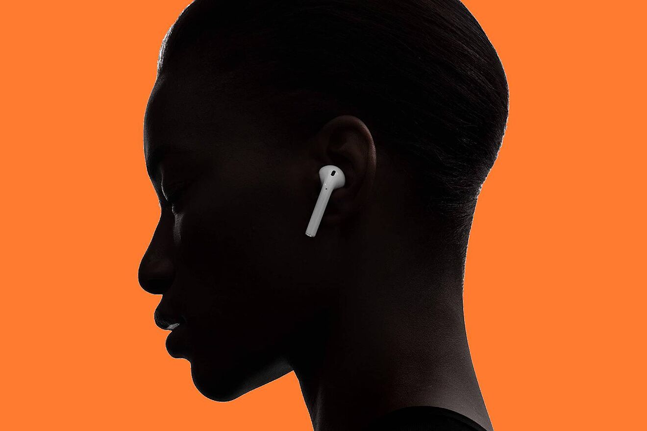 Los AirPods de Apple también se actualizan, aunque quizá no lo sabías, y sólo necesitas el iPhone para hacerlo