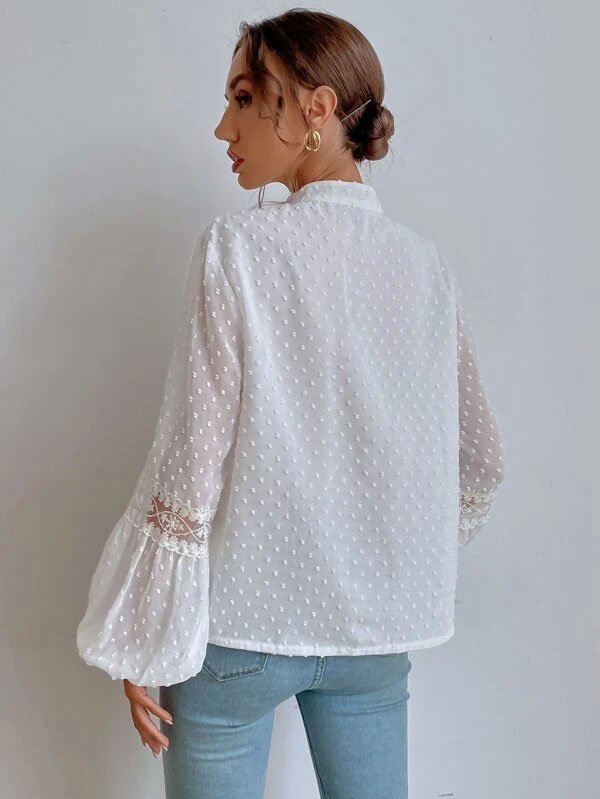 Blusa de lunares de malla de Shein1