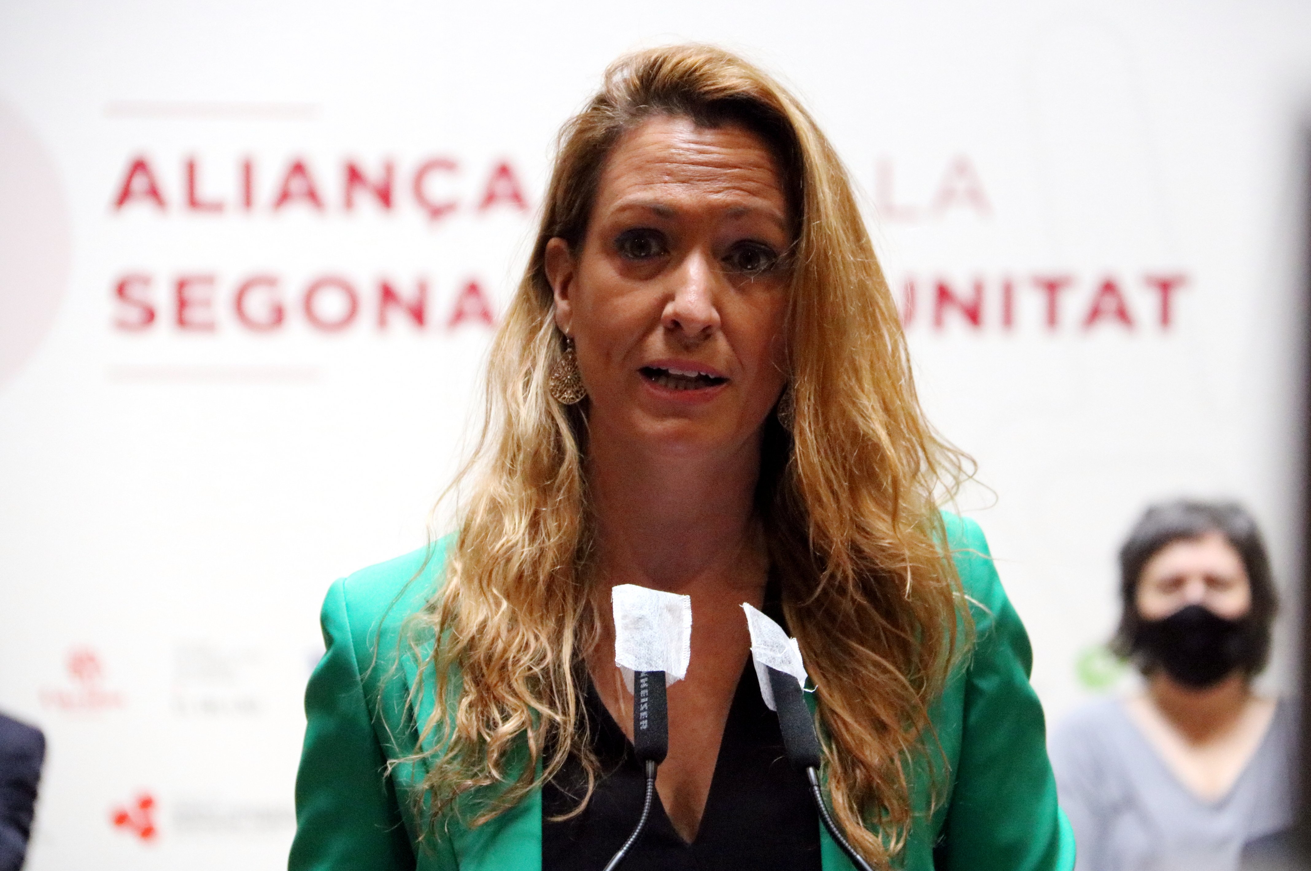 Reprochan a Maria Eugènia Gay su apoyo al 155 en Catalunya