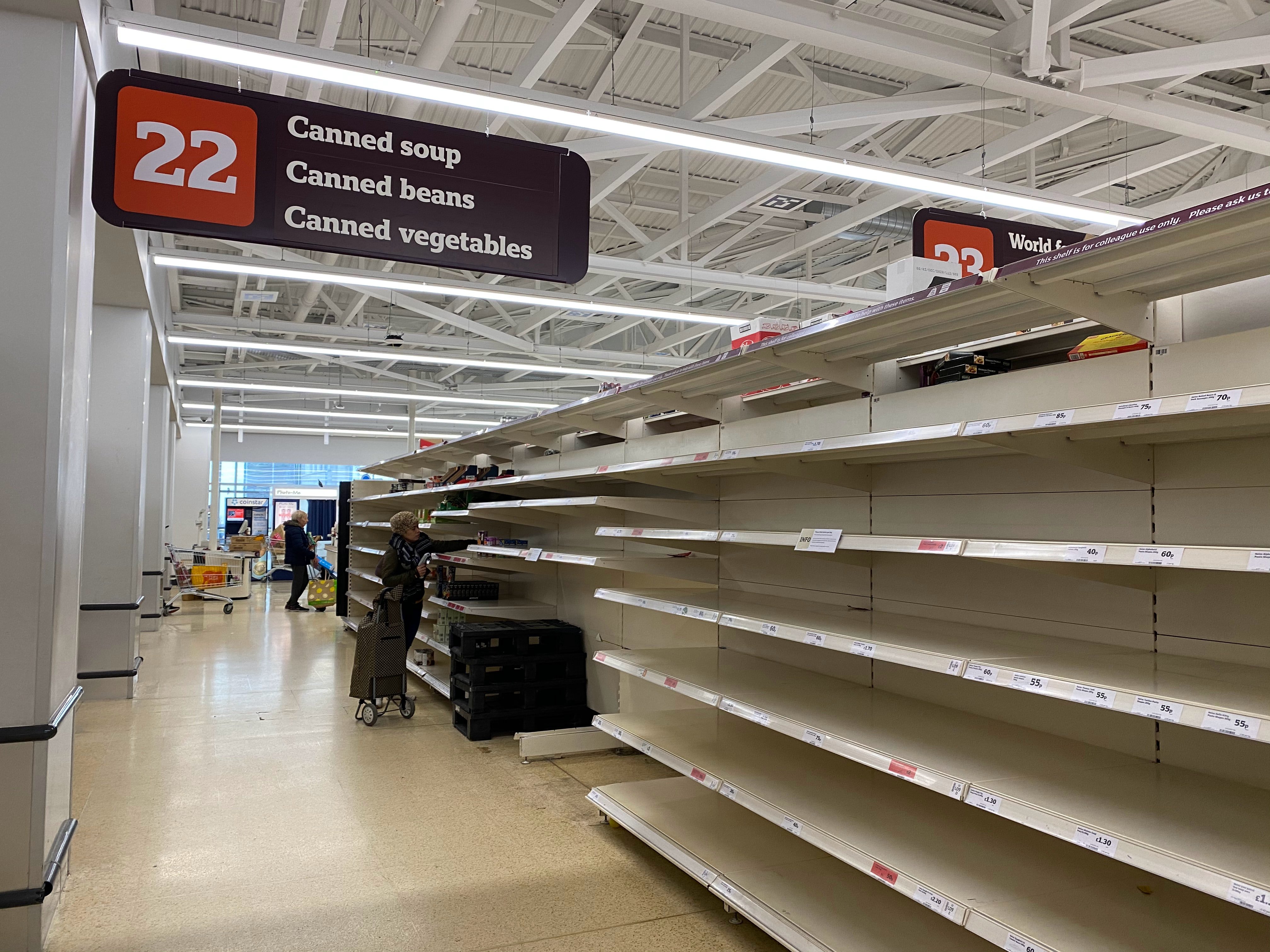 Les baixes per òmicron buiden prestatgeries de supermercats als Estats Units