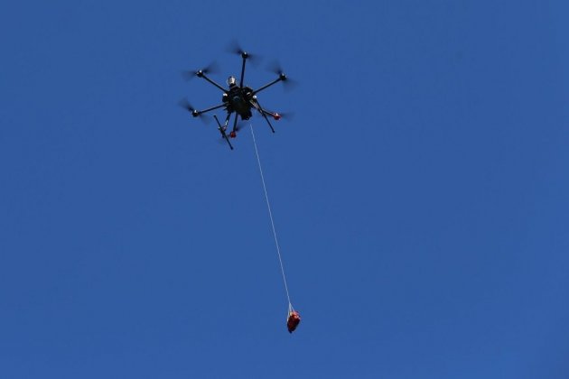 La compañía Everdrone tiene un sistema para llevar desfibrilizadores con sus drones