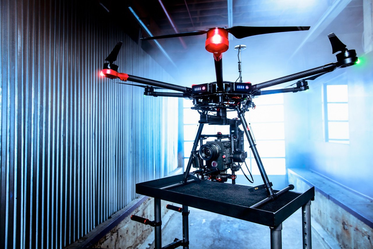 Un nuevo dron con desfibrilador llega en 3 minutos tras llamar a emergencias