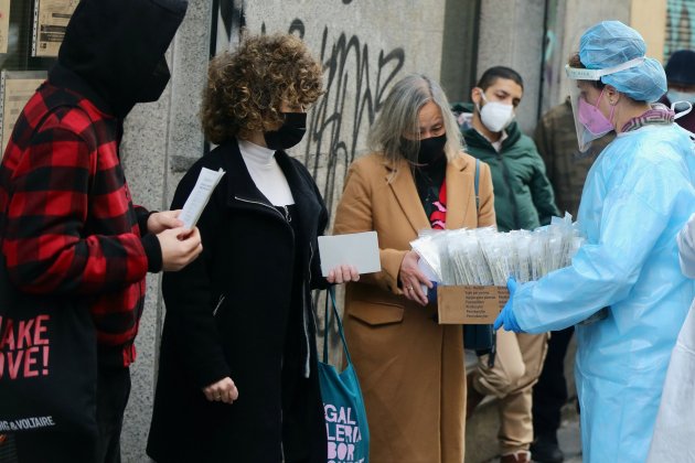 EuropaPress sanitaria recoge test covid 19