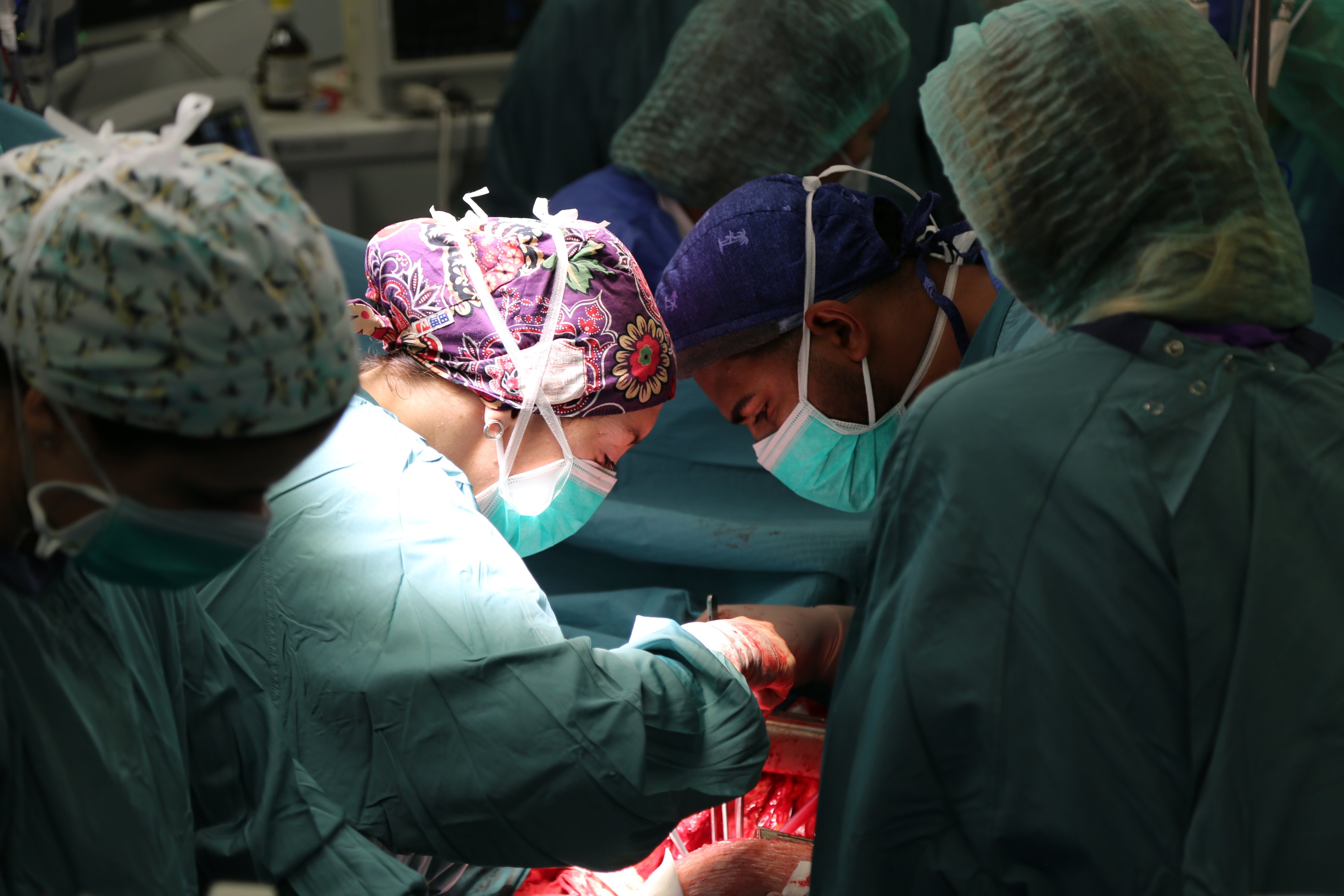 141.164 personas esperan una operación en Catalunya por la covid