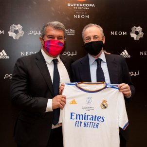 Joan Laporta Florentino Perez camiseta Real Madrid EFE