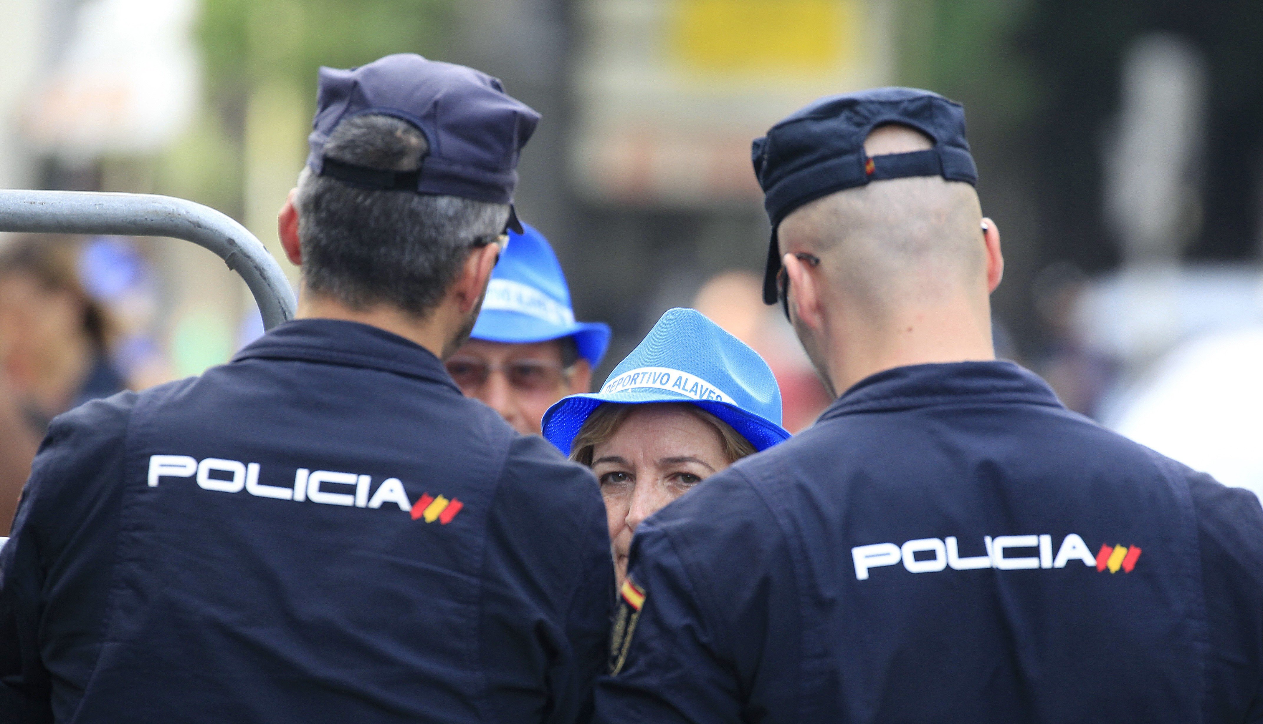 La Policía busca voluntarios para desplazarse a Catalunya ante el 1-O
