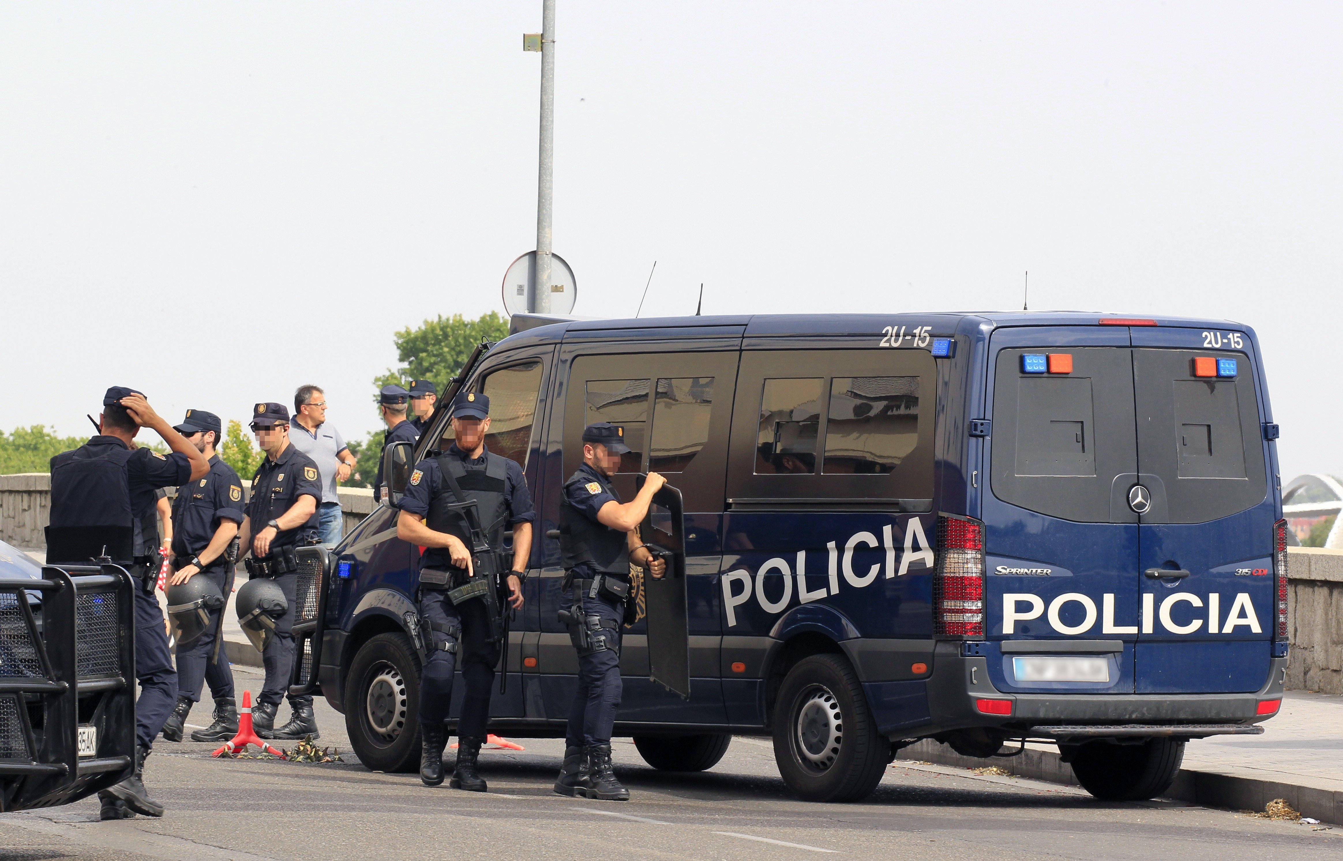 Robatori d'entrades abans del partit de Copa entre el Barça i l'Eivissa