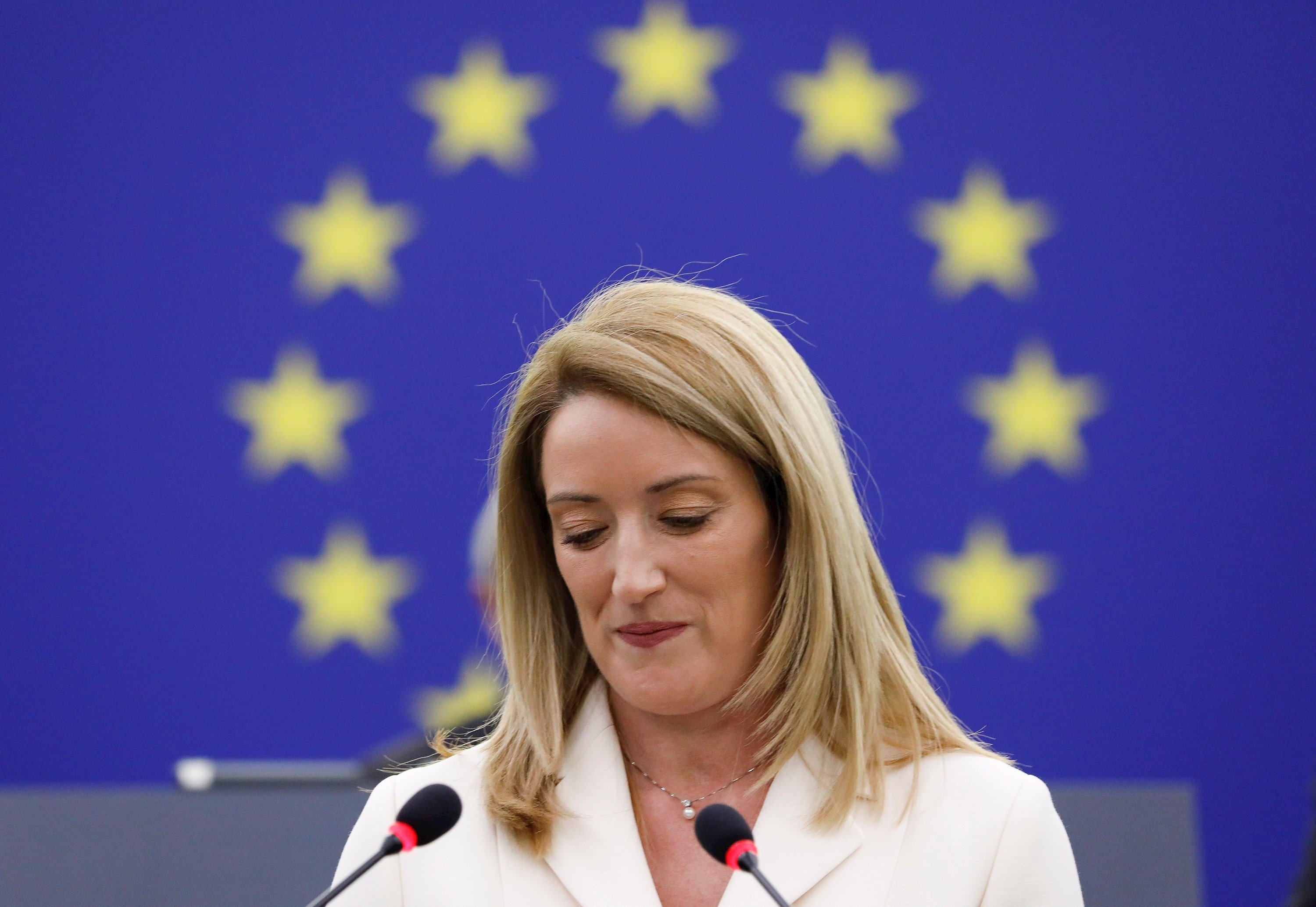 La presidenta del Parlamento Europeo suspende a la vicepresidenta detenida por corrupción