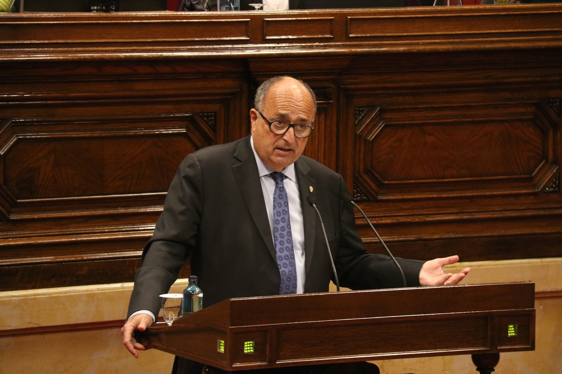 La Sindicatura de Comptes culpa el Parlament de no arreglar la llicència per edat