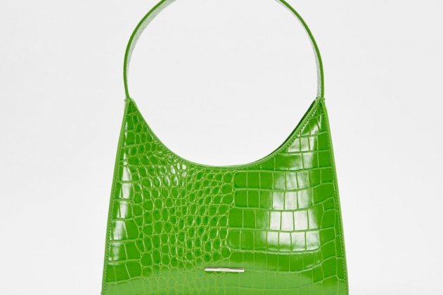 Bolso efect piel de cocodrilo de Bershka2