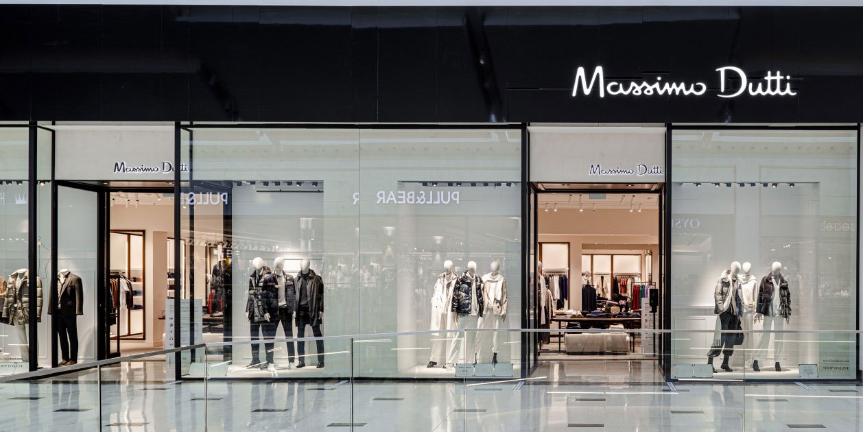 Dones d'Espanya: aquesta és la nova tendència d'americana amb botons daurats de Massimo Dutti