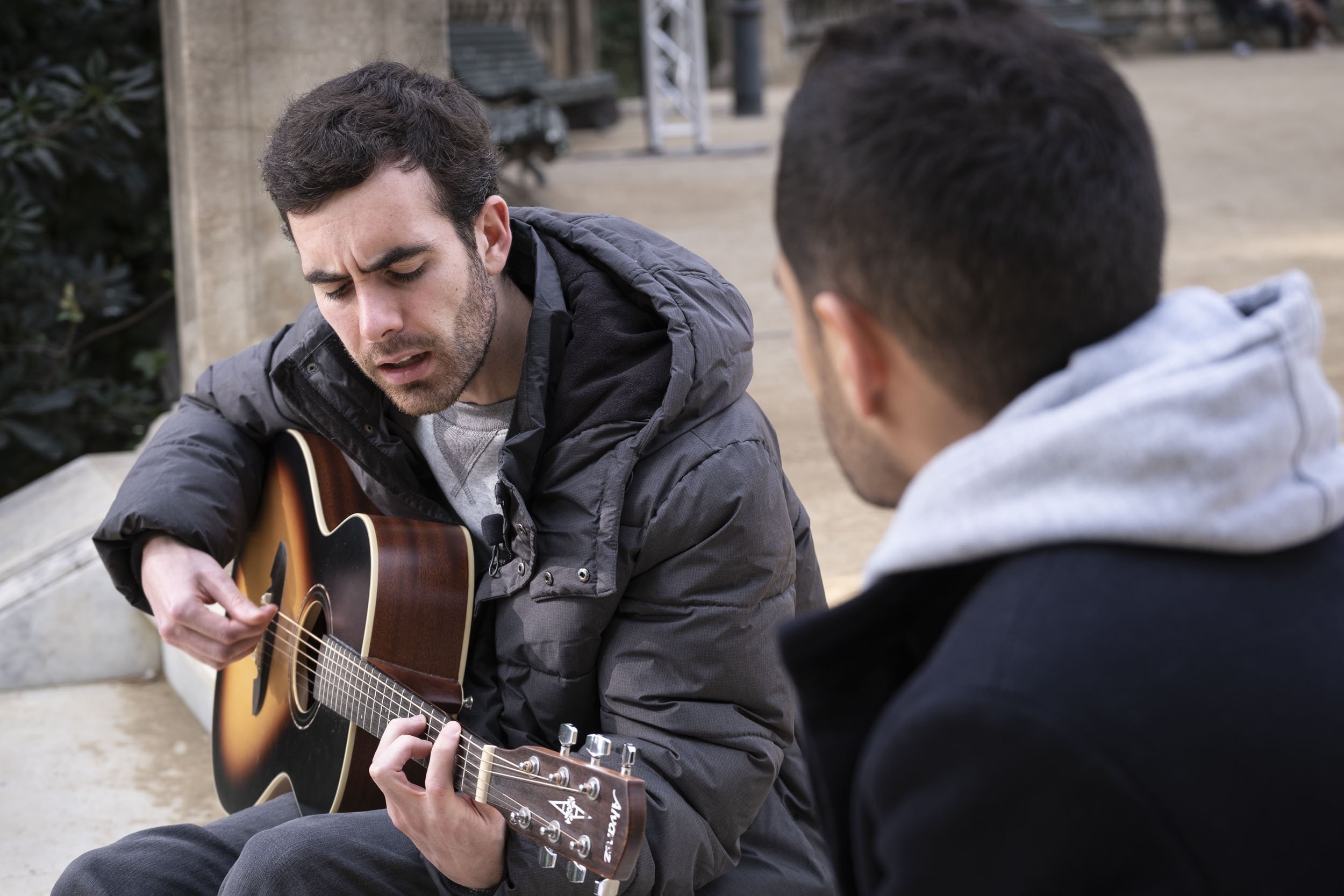 Cos Bona Entrevista a Miquel al palau de pedralbes, jardinets de pedralbes, music, cantautor Carlos Baglietto