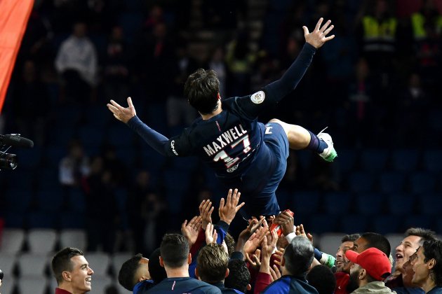 Maxwell PSG homenaje EFE