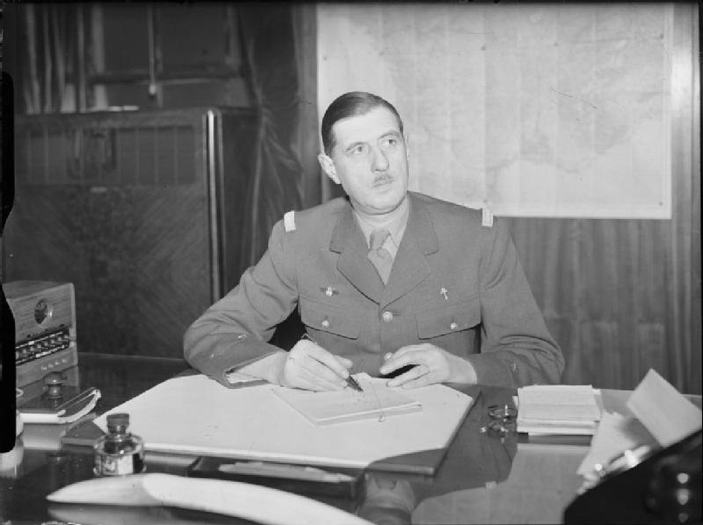 Profanan la tumba del general Charles de Gaulle