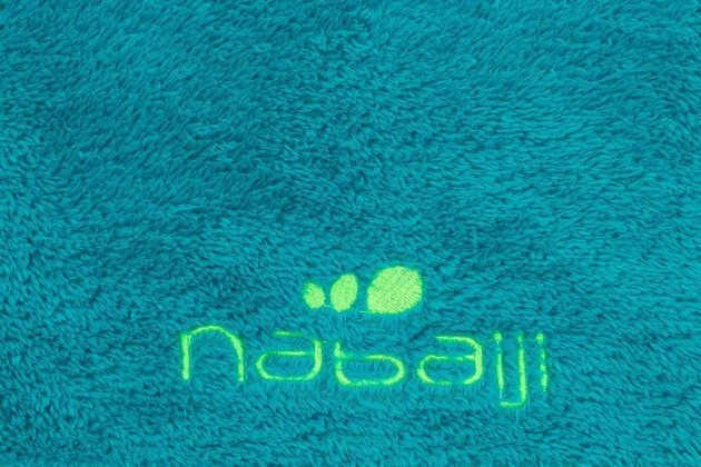 Toalla azul de microfibra a la venta en Decathlon2
