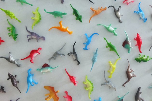 miniaturas dinos unsplash