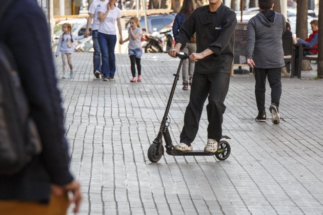 Tienda patinete eléctrico, rueda monociclo eléctrico, carril bici - Sergi Alcàzar