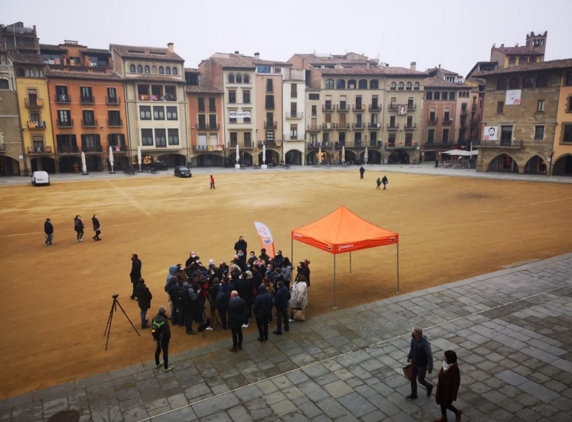 Cs hace el ridículo en Vic contra la escuela catalana: se quedan solos