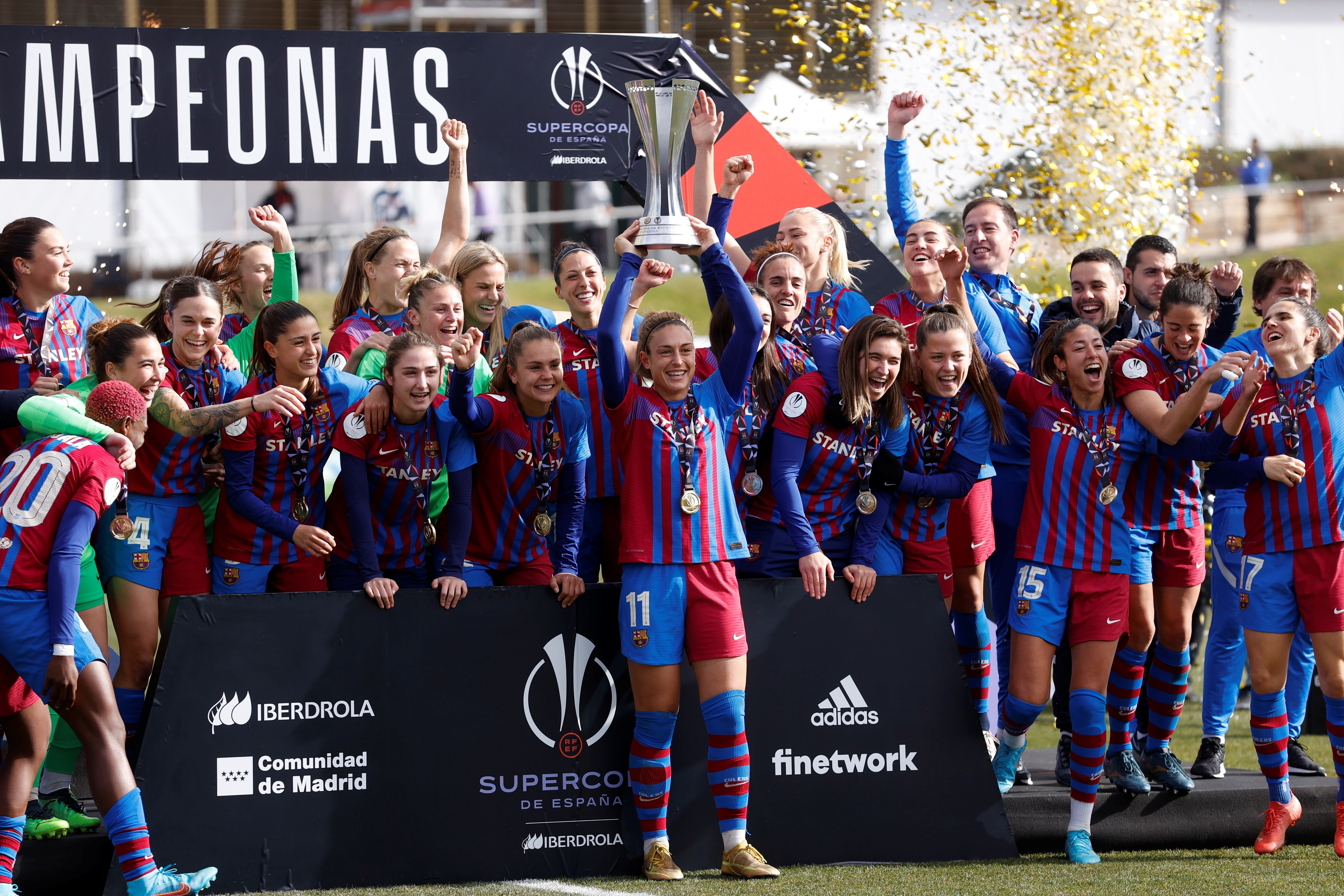 El Barça femení es llueix davant l'Atlètic de Madrid a la final de la Supercopa d'Espanya (7-0)