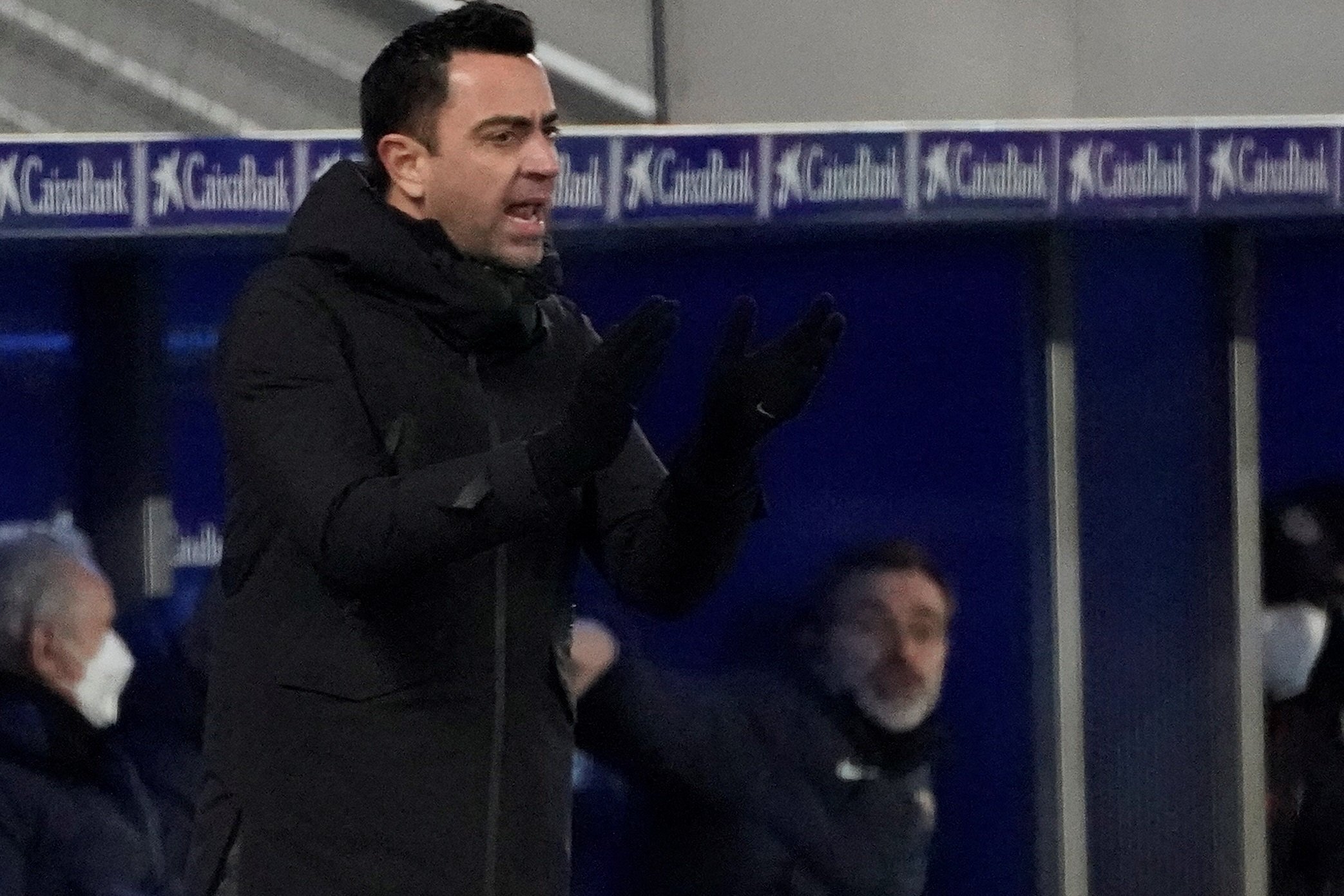 A Xavi Hernández li surt un rebel a la banqueta en la soferta victòria del Barça contra l'Alabès (0-1)