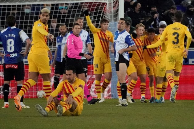 gol fc barcelona de jong busquets nico araujo efe