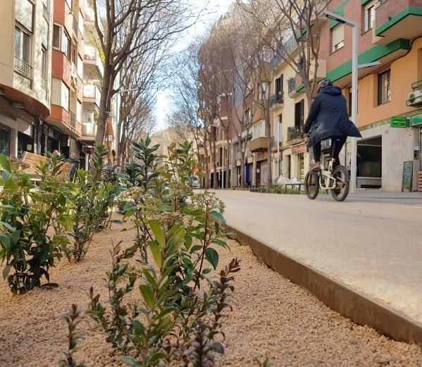 El Ayuntamiento de Barcelona flexibiliza el plan de usos de la calle Gran de Sant Andreu