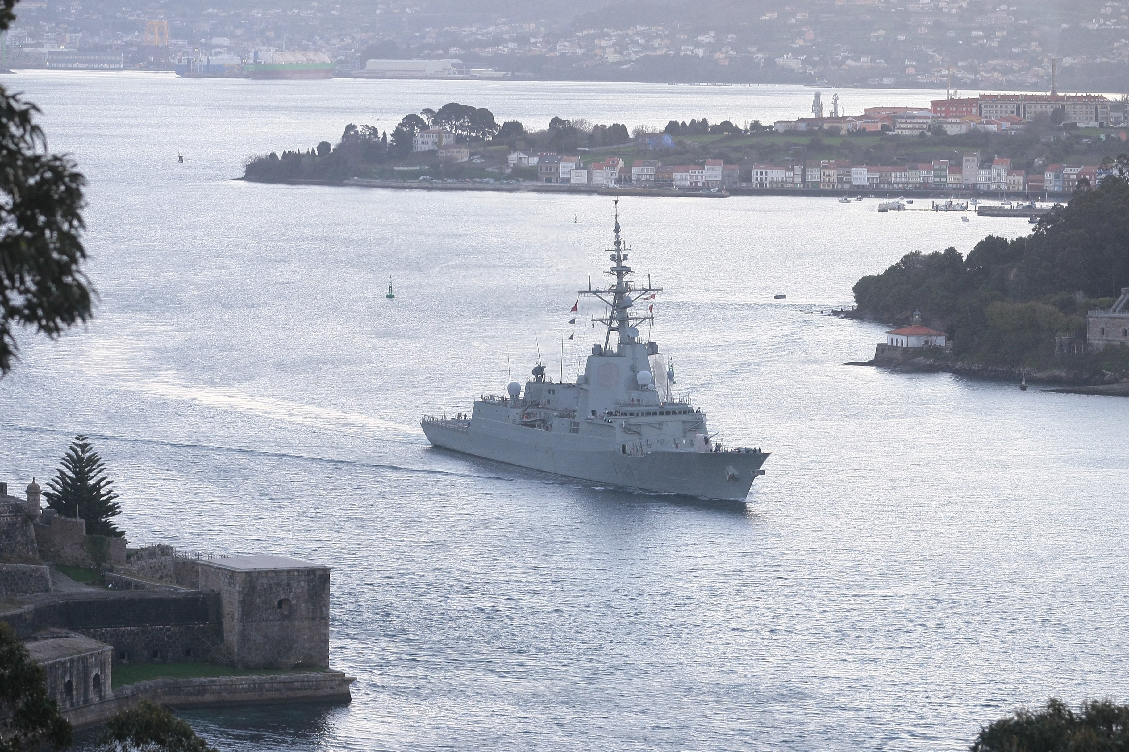 L'OTAN desplega vaixells i avions de combat cap a l'est d'Europa