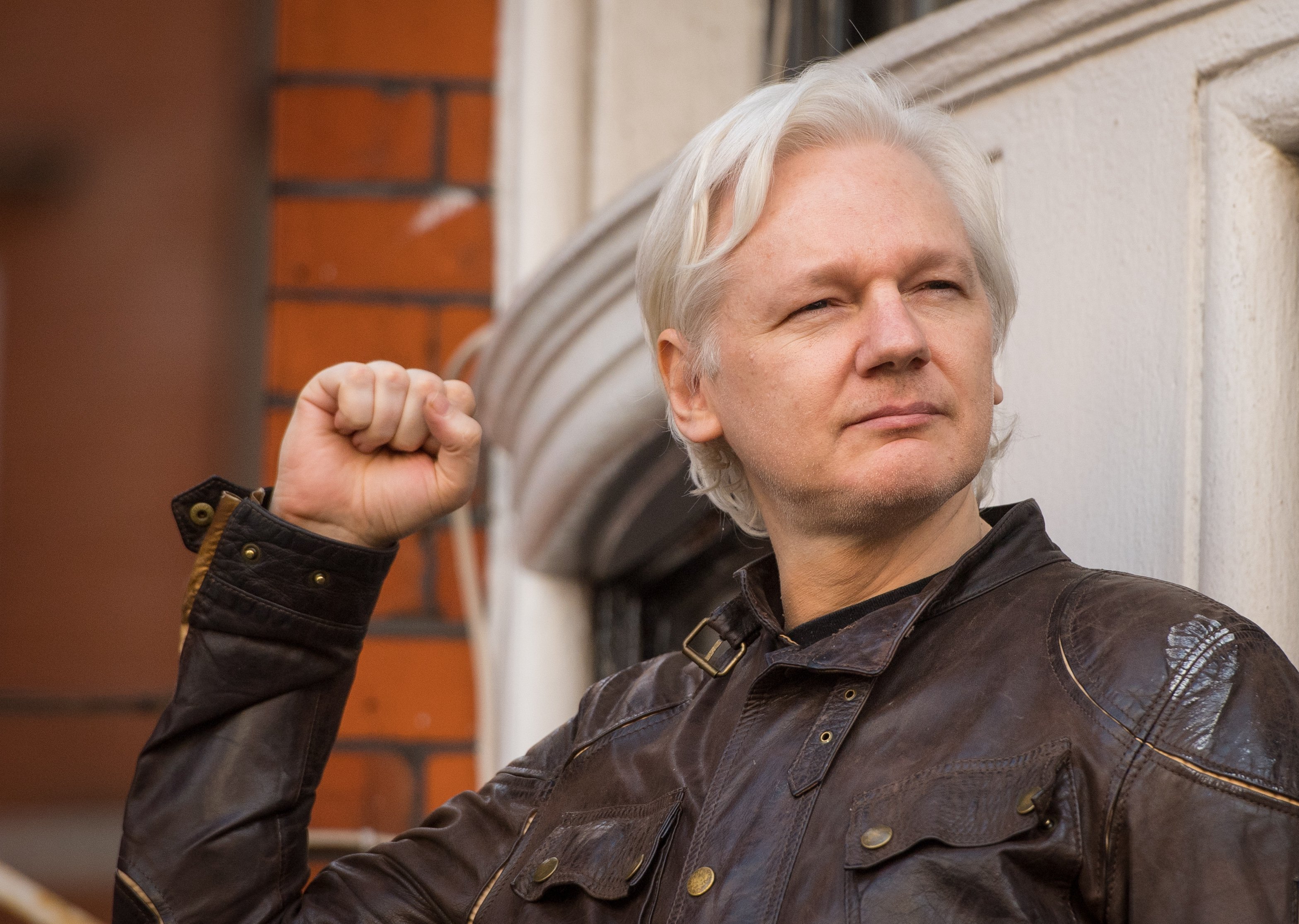 La amenaza de un artista si Julian Assange muere en la prisión: destruirá obras de Picasso, Rembrandt y Warhol