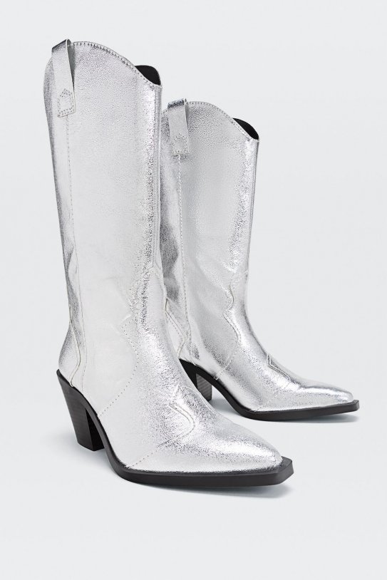 Botas plateadas de Stradivarius