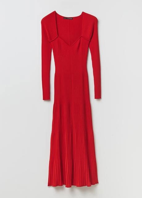Sfera versiona el vestido rojo de una marca de lujo y a la venta 29,99 euros